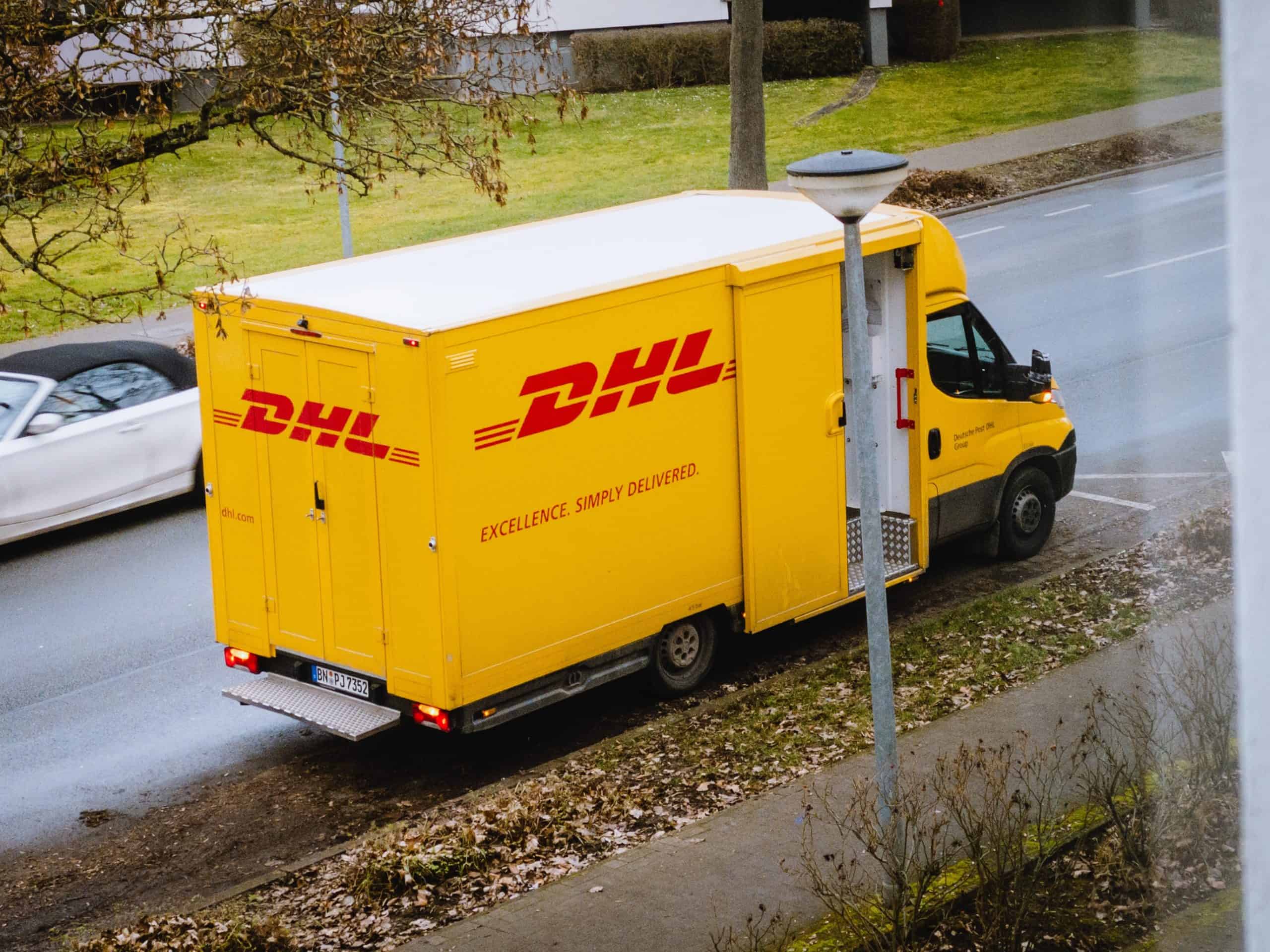 expedition-dhl Camion de livraison DHL